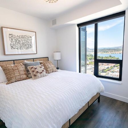 Awesome View 21 Two Bedroom One Bath Downtown Lake View Near Beach Келоуна Экстерьер фото