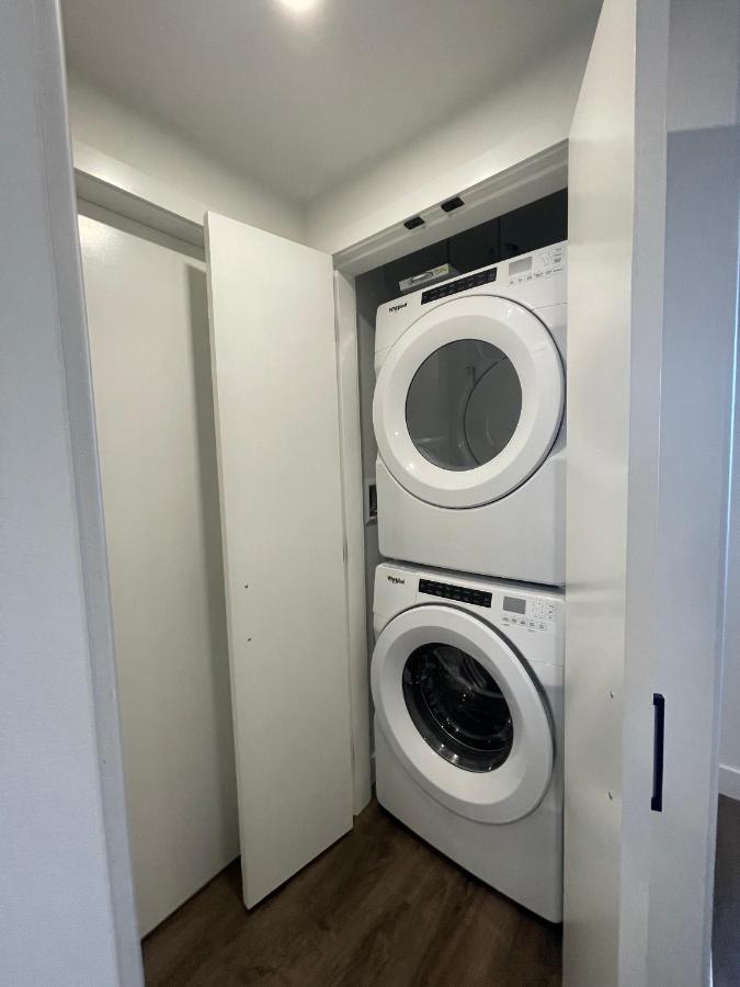 Awesome View 21 Two Bedroom One Bath Downtown Lake View Near Beach Келоуна Экстерьер фото